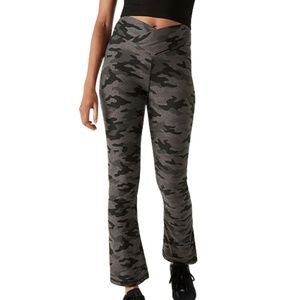 PINK Victoria's Secret Camouflage Leggings